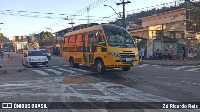 Prefeitura Municipal de Petrópolis ESCOLAR KYL8105 na cidade de Petrópolis, Rio de Janeiro, Brasil, por Zé Ricardo Reis. Número da foto: #12537856.