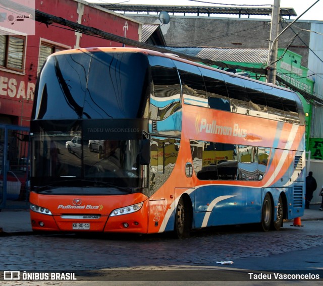 Pullman Bus 245 na cidade de Estación Central, Santiago, Metropolitana de Santiago, Chile, por Tadeu Vasconcelos. Número da foto: #12536750.