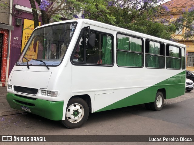 Ônibus Particulares 7102 na cidade de Porto Alegre, Rio Grande do Sul, Brasil, por Lucas Pereira Bicca. Número da foto: #12538063.