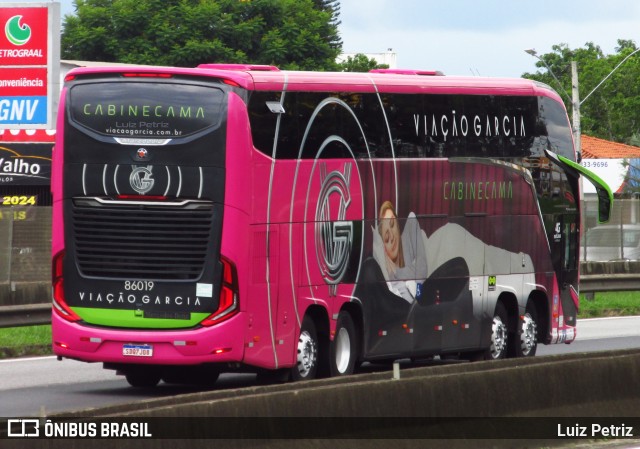 Viação Garcia 86019 na cidade de Resende, Rio de Janeiro, Brasil, por Luiz Petriz. Número da foto: #12538428.