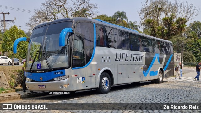 Life Tour 3209 na cidade de Petrópolis, Rio de Janeiro, Brasil, por Zé Ricardo Reis. Número da foto: #12539535.