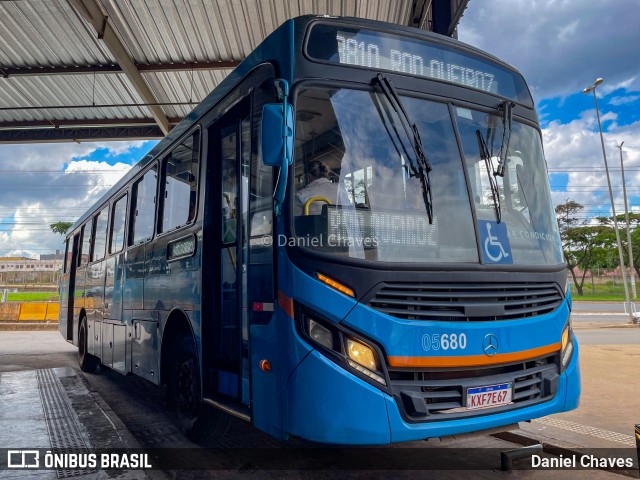 Taguatur - Taguatinga Transporte e Turismo 05680 na cidade de Taguatinga, Distrito Federal, Brasil, por Daniel Chaves. Número da foto: #12539911.