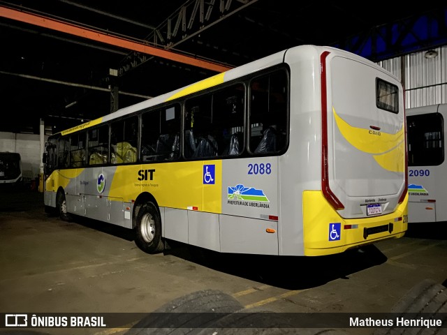 Transporte Urbano São Miguel 2088 na cidade de Uberlândia, Minas Gerais, Brasil, por Matheus Henrique. Número da foto: #12541565.