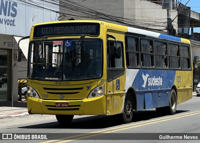 Viação Sudeste 130 na cidade de Marataízes, Espírito Santo, Brasil, por Guilherme Neves. Número da foto: #12542511.