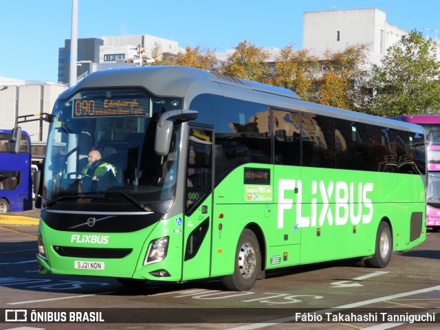 McGill's Bus Services SJ21NDN na cidade de Glasgow, Strathclyde, Escócia, por Fábio Takahashi Tanniguchi. Número da foto: #12542220.