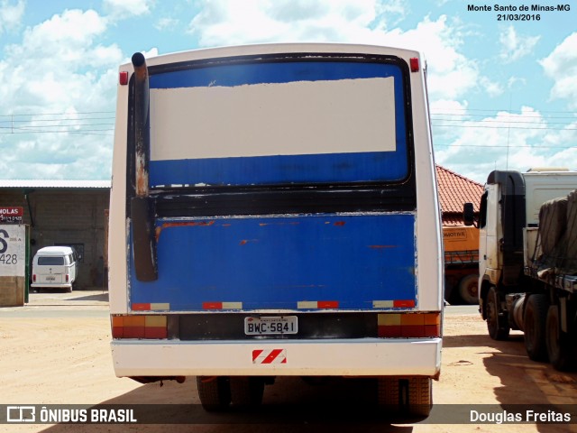 Ônibus Particulares 15 na cidade de Monte Santo de Minas, Minas Gerais, Brasil, por Douglas Freitas. Número da foto: #12544060.