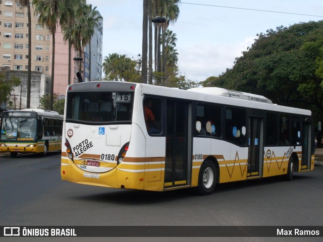 Companhia Carris Porto-Alegrense 0180 na cidade de Porto Alegre, Rio Grande do Sul, Brasil, por Max Ramos. Número da foto: #12546737.