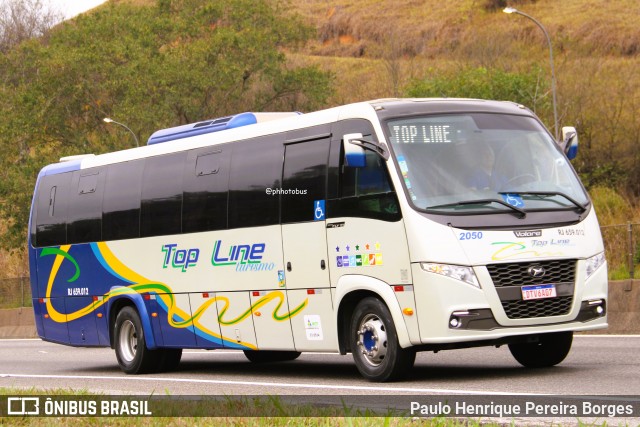 Top Line Turismo 2050 na cidade de Piraí, Rio de Janeiro, Brasil, por Paulo Henrique Pereira Borges. Número da foto: #12545786.