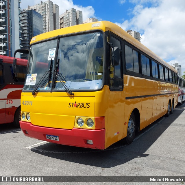 Ônibus Particulares 42011 na cidade de Barueri, São Paulo, Brasil, por Michel Nowacki. Número da foto: #12606485.