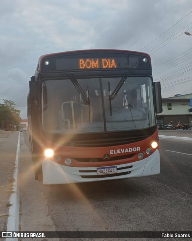 Ônibus Particulares 6C44 na cidade de Salinópolis, Pará, Brasil, por Fabio Soares. Número da foto: #12605995.