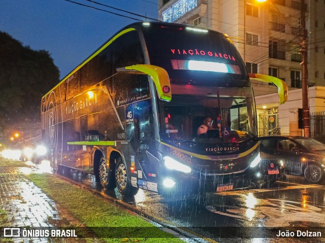 Viação Garcia 96090 na cidade de Curitiba, Paraná, Brasil, por João Dolzan. Número da foto: #12631253.