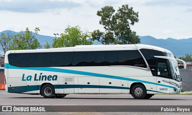 La Línea 34033 na cidade de Morelia, Michoacán, México, por Fabián Reyes. Número da foto: #12633759.