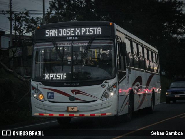 Arnoldo Ocampo 57 na cidade de Heredia, Costa Rica, por Sebas Gamboa. Número da foto: #12632326.