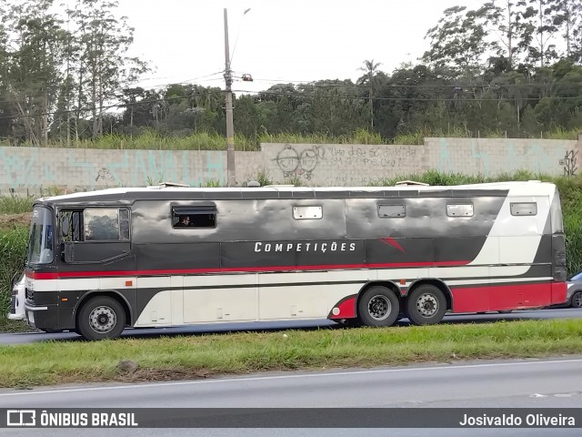 Motorhomes  na cidade de Embu das Artes, São Paulo, Brasil, por Josivaldo Oliveira. Número da foto: #12634147.