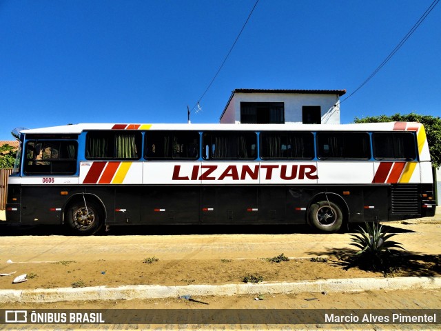Lizantur Turismo 0606 na cidade de Bom Jesus da Lapa, Bahia, Brasil, por Marcio Alves Pimentel. Número da foto: #12634461.