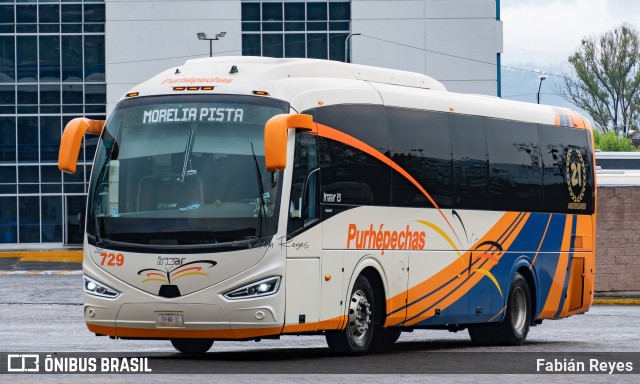 Purhépechas 729 na cidade de Morelia, Michoacán, México, por Fabián Reyes. Número da foto: #12633846.