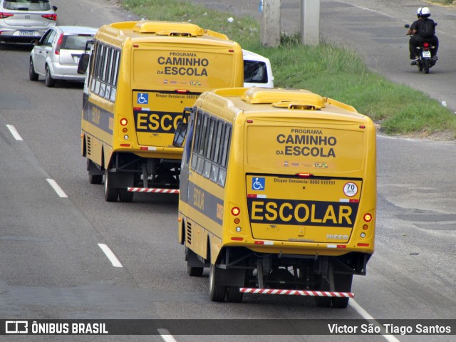 Escolares  na cidade de Salvador, Bahia, Brasil, por Victor São Tiago Santos. Número da foto: #12636826.