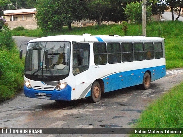 Ônibus Particulares 5256 na cidade de Três Corações, Minas Gerais, Brasil, por Fábio Mateus Tibúrcio. Número da foto: #12637506.