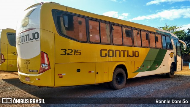 Empresa Gontijo de Transportes 3215 na cidade de Leme do Prado, Minas Gerais, Brasil, por Ronnie Damião. Número da foto: #12638922.