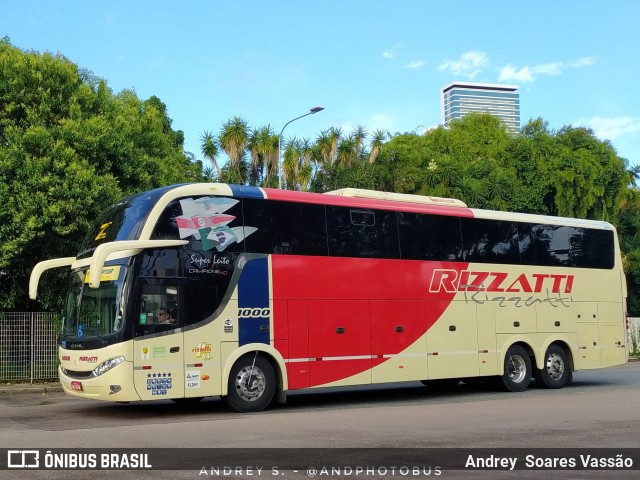Transportes Rizzatti 1000 na cidade de Curitiba, Paraná, Brasil, por Andrey  Soares Vassão. Número da foto: #12637831.