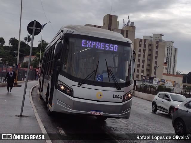 Lirabus 1542 na cidade de Taboão da Serra, São Paulo, Brasil, por Rafael Lopes de Oliveira. Número da foto: #12637786.