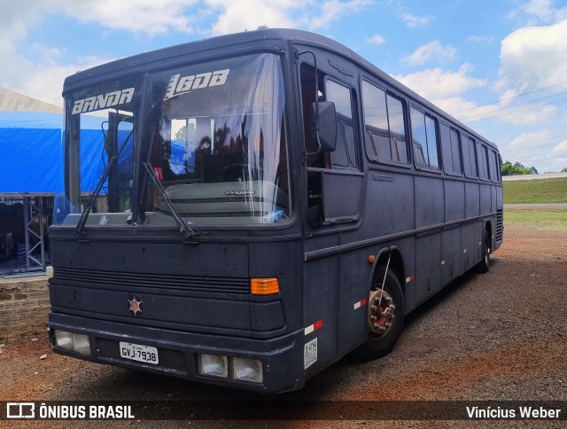 Ônibus Particulares 7938 na cidade de Peabiru, Paraná, Brasil, por Vinícius Weber. Número da foto: #12640334.