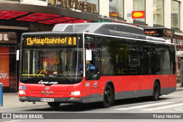 Wiener Linien 8689 na cidade de Vienna, Áustria, por Franz Hecher. Número da foto: #12642109.