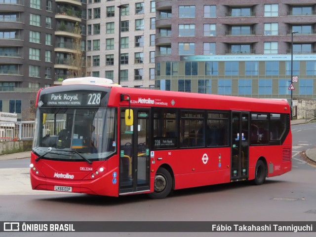 Metroline DEL2244 na cidade de Ealing, Greater London, Inglaterra, por Fábio Takahashi Tanniguchi. Número da foto: #12645142.