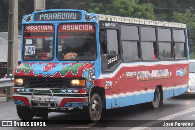 Ciudad de Paraguari 2011 na cidade de Caacupé, Cordillera, Paraguai, por José Paredes. Número da foto: #12644545.