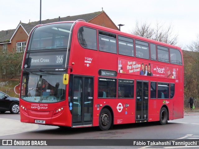 London United ADE40308 na cidade de Ealing, Greater London, Inglaterra, por Fábio Takahashi Tanniguchi. Número da foto: #12647613.