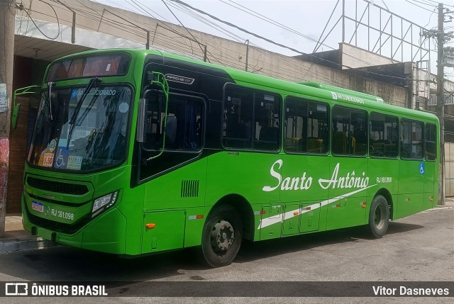 Transportes Santo Antônio RJ 161.098 na cidade de Duque de Caxias, Rio de Janeiro, Brasil, por Vitor Dasneves. Número da foto: #12648340.