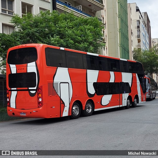 Ônibus Particulares KRE9C92 na cidade de São Paulo, São Paulo, Brasil, por Michel Nowacki. Número da foto: #12651044.