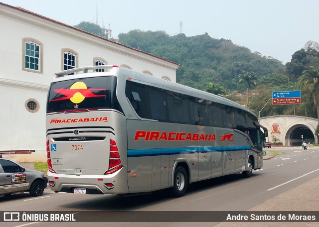 Viação Piracicabana 7074 na cidade de Santos, São Paulo, Brasil, por Andre Santos de Moraes. Número da foto: #12654875.