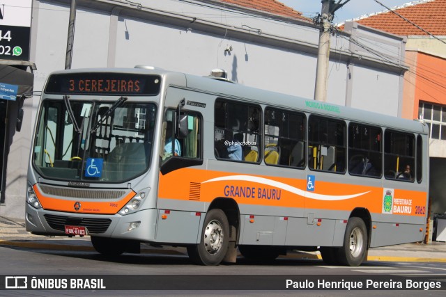Transportes Coletivos Grande Bauru 2062 na cidade de Bauru, São Paulo, Brasil, por Paulo Henrique Pereira Borges. Número da foto: #12655753.
