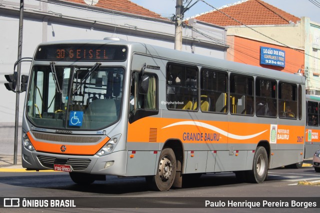 Transportes Coletivos Grande Bauru 2067 na cidade de Bauru, São Paulo, Brasil, por Paulo Henrique Pereira Borges. Número da foto: #12655756.