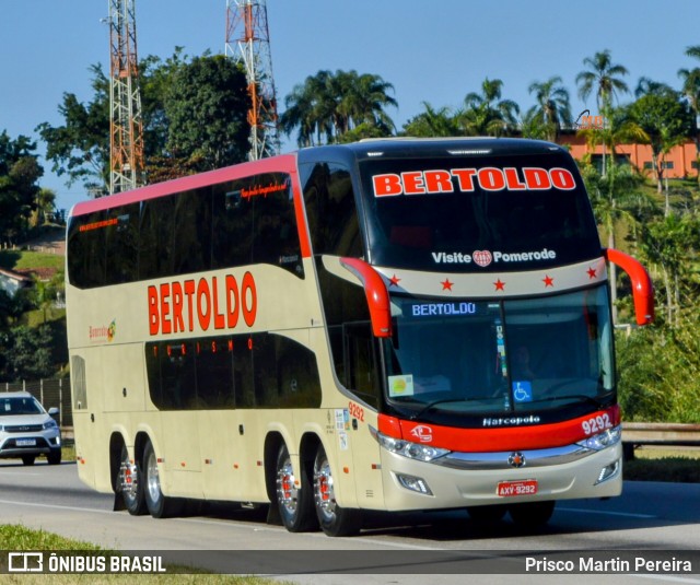 Bertoldo Turismo e Excursões 9292 na cidade de Santa Isabel, São Paulo, Brasil, por Prisco Martin Pereira. Número da foto: #12609420.