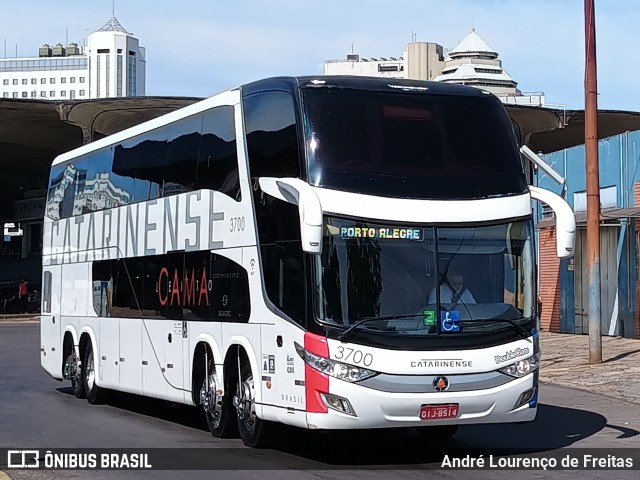 Auto Viação Catarinense 3700 na cidade de Porto Alegre, Rio Grande do Sul, Brasil, por André Lourenço de Freitas. Número da foto: #12607559.