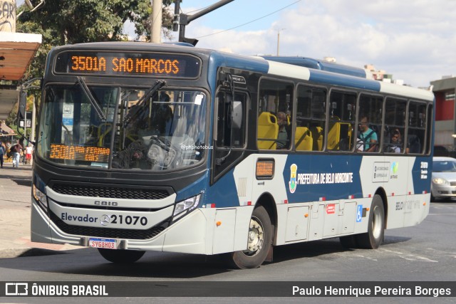 SM Transportes 21070 na cidade de Belo Horizonte, Minas Gerais, Brasil, por Paulo Henrique Pereira Borges. Número da foto: #12608952.