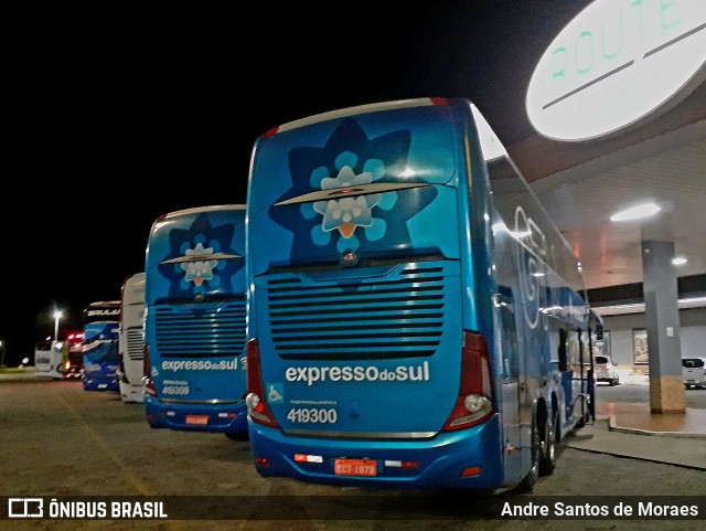 Expresso do Sul 419300 na cidade de Santa Cruz do Rio Pardo, São Paulo, Brasil, por Andre Santos de Moraes. Número da foto: #12608106.