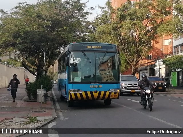 Escolares  na cidade de Bogotá, Colômbia, por Felipe Rodriguez. Número da foto: #12657320.