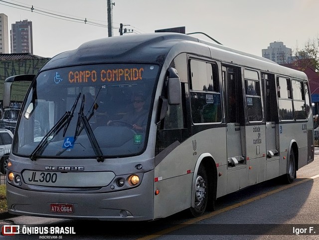 Expresso Azul JL300 na cidade de Curitiba, Paraná, Brasil, por Igor F.. Número da foto: #12658378.