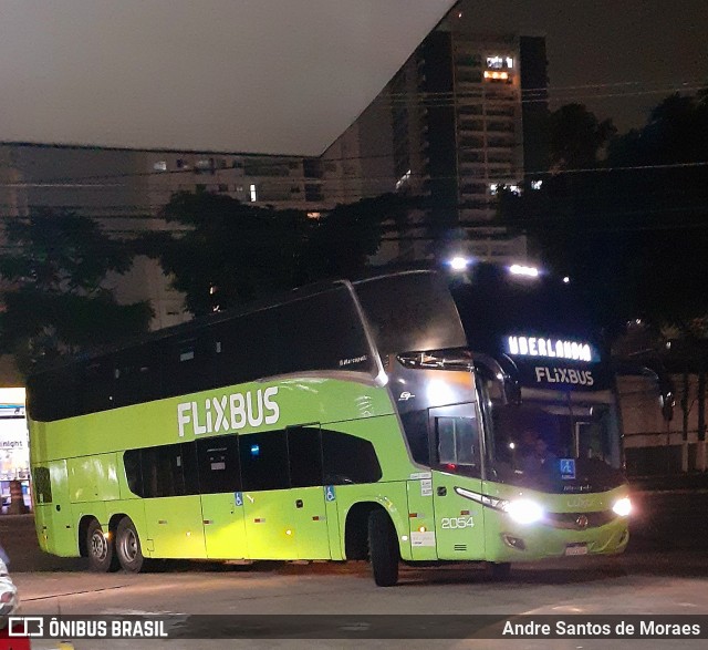 FlixBus Transporte e Tecnologia do Brasil 2054 na cidade de São Paulo, São Paulo, Brasil, por Andre Santos de Moraes. Número da foto: #12657131.