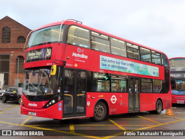 Metroline BDE2613 na cidade de London, Greater London, Inglaterra, por Fábio Takahashi Tanniguchi. Número da foto: #12660226.