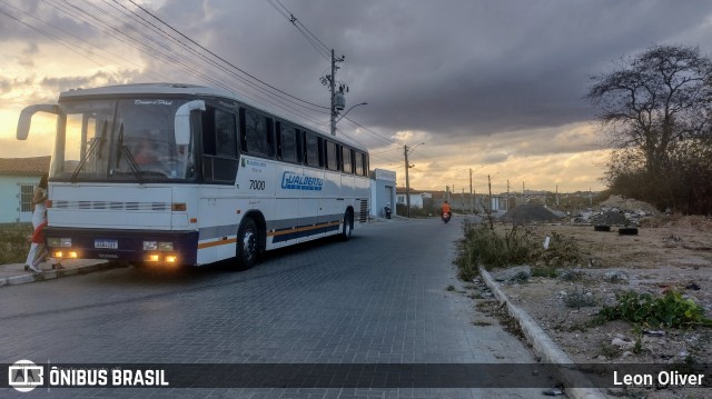 Gualberto Turismo 7000 na cidade de Caruaru, Pernambuco, Brasil, por Leon Oliver. Número da foto: #12666646.