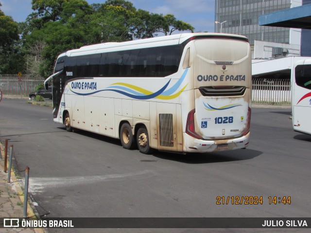 Viação Ouro e Prata 1028 na cidade de Porto Alegre, Rio Grande do Sul, Brasil, por JULIO SILVA. Número da foto: #12667571.