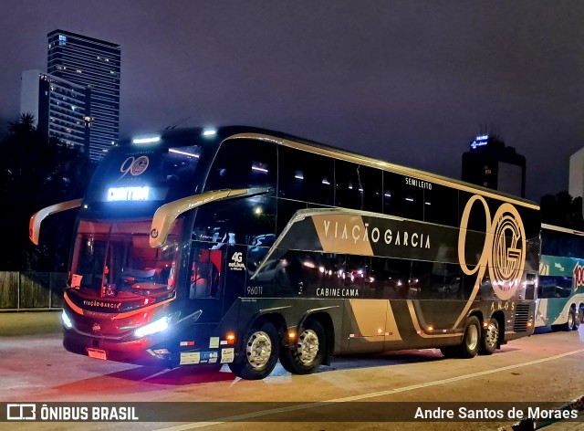 Viação Garcia 96011 na cidade de Curitiba, Paraná, Brasil, por Andre Santos de Moraes. Número da foto: #12671015.