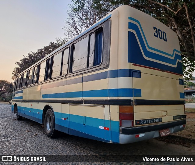 Izaías Turismo 300 na cidade de Itaúna, Minas Gerais, Brasil, por Vicente de Paulo Alves. Número da foto: #12671825.