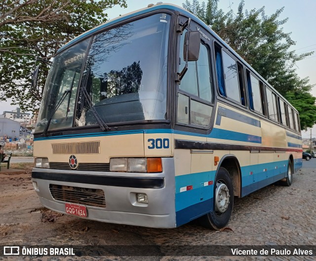 Izaías Turismo 300 na cidade de Itaúna, Minas Gerais, Brasil, por Vicente de Paulo Alves. Número da foto: #12671812.