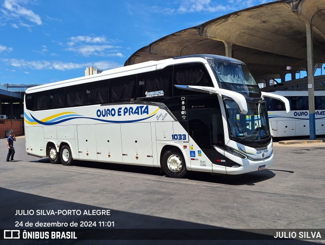 Viação Ouro e Prata 1033 na cidade de Porto Alegre, Rio Grande do Sul, Brasil, por JULIO SILVA. Número da foto: #12673985.