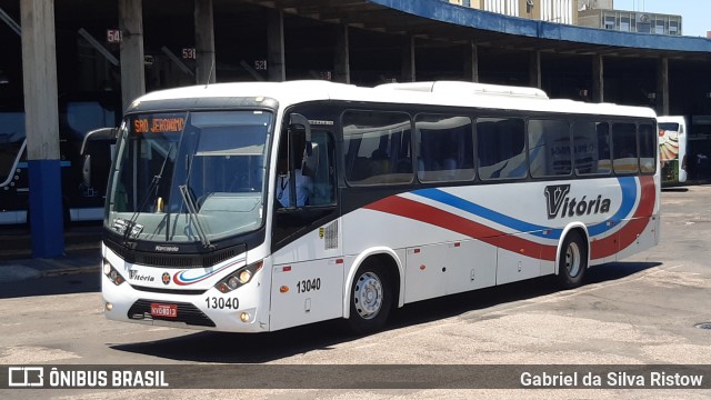 Expresso Vitória de Transportes 13040 na cidade de Porto Alegre, Rio Grande do Sul, Brasil, por Gabriel da Silva Ristow. Número da foto: #12673735.